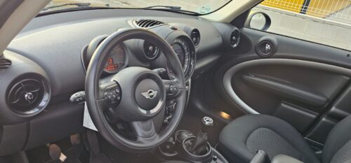 Volkswagen New Beetle 1.6 102CV | Compacto Icónico de Ocasión en Madrid