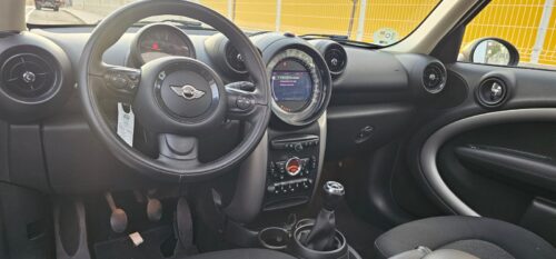 Volkswagen New Beetle 1.6 102CV | Compacto Icónico de Ocasión en Madrid