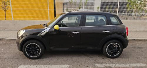 Volkswagen New Beetle 1.6 102CV | Compacto Icónico de Ocasión en Madrid