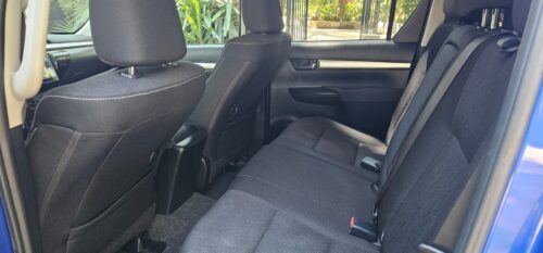 TOYOTA Hilux 2.4 D4D Cabina Doble VX AT - Coche de Ocasión en Madrid